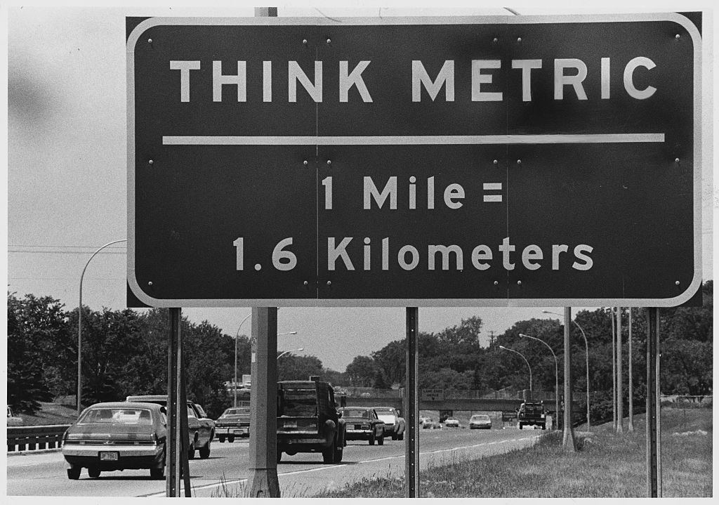 mile kilometer metric GettyImages-535037282