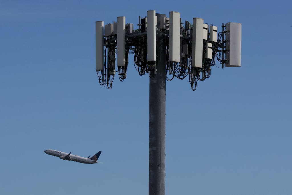 5g tower plane GettyImages-1365480206