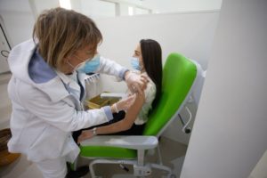 GettyImages-1366458755 COVID vaccination Italy