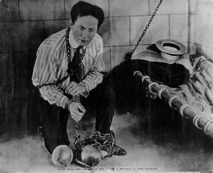 GettyImages-841028656 Harry Houdini
