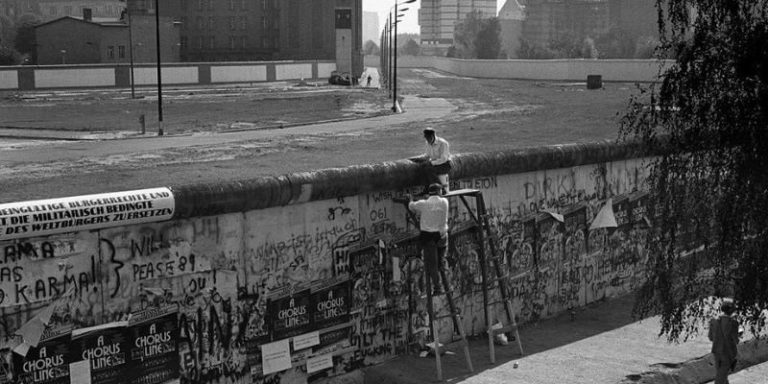 GettyImages-583686226 Berlin Wall