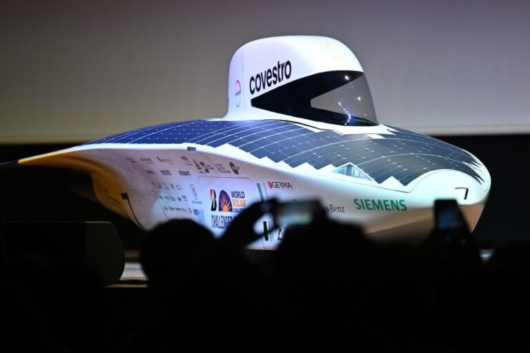 GettyImages-1258463873 solar-powered car