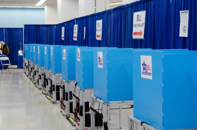 GettyImages-2074403084 (1) independent - voting booth