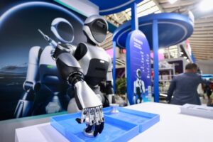 GettyImages- 2185678025 robot