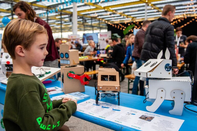 GettyImages-1184289970 robot
