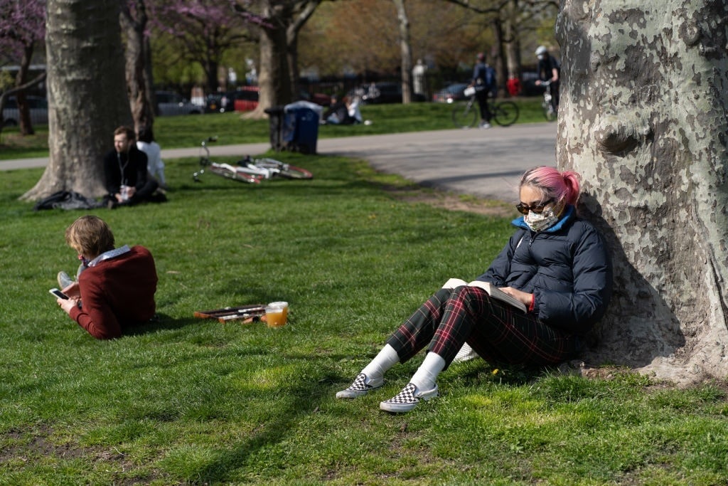 GettyImages-1221113902 reading