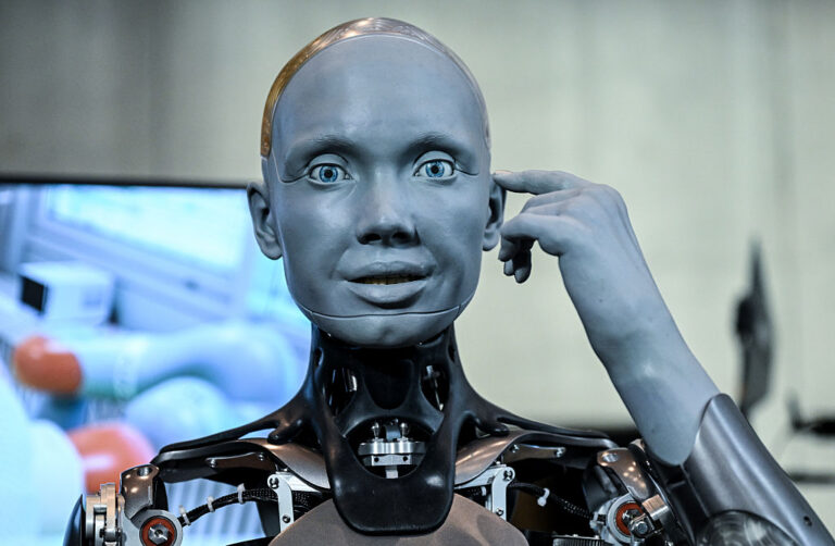 GettyImages-2244268303 robot