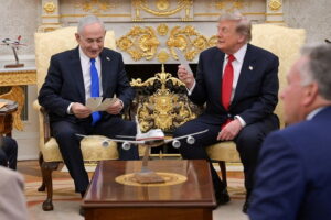 GettyImages-2287382017 Trump and Benjamin Netanyahu