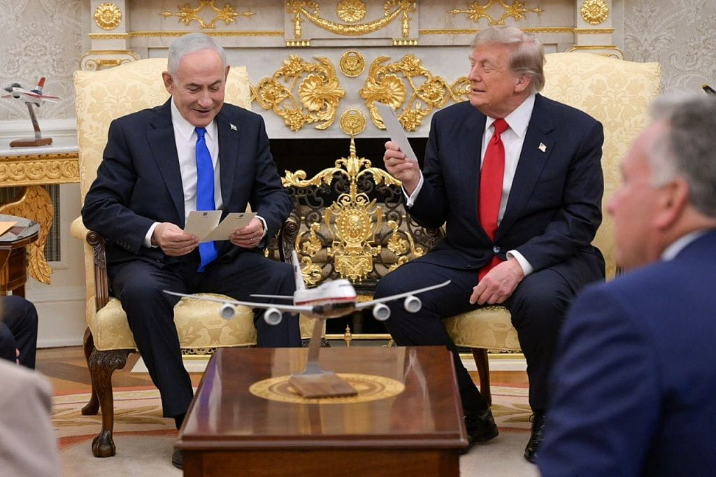 GettyImages-2287382017 Trump and Benjamin Netanyahu